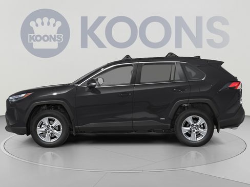 Used 2025 Toyota RAV4 XLE AWD/4WD image 4