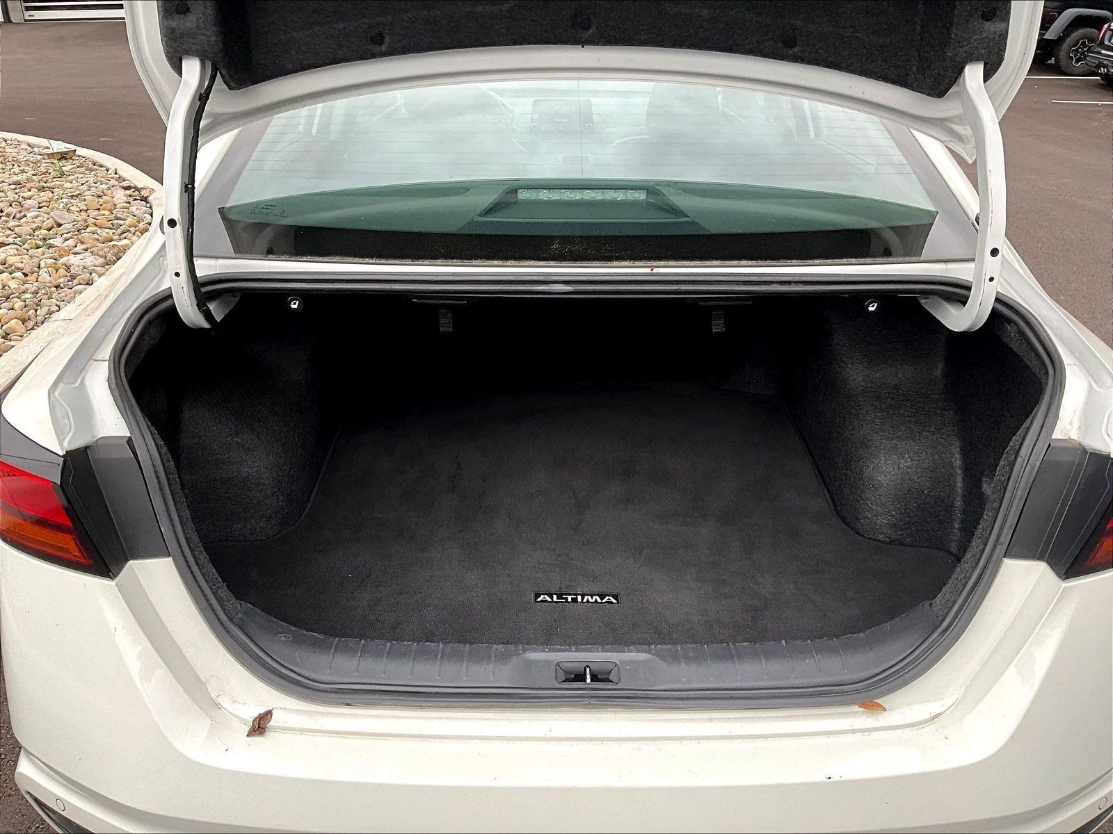 Used 2025 Nissan Altima 2.5 SV FWD image 34