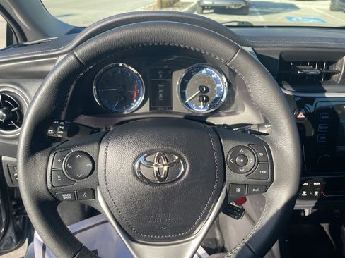 Used 2018 Toyota Corolla SE image 19