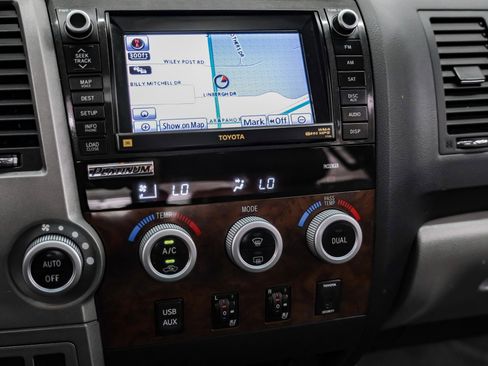 Used 2010 Toyota Tundra Limited AWD/4WD image 28
