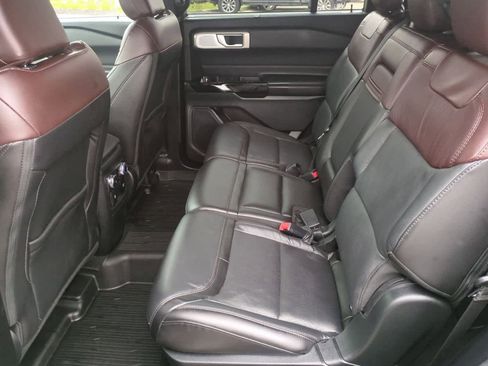 Used 2023 Ford Explorer Platinum w/ Technology Package image 19