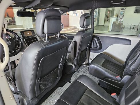 Used 2019 Dodge Grand Caravan SXT image 24