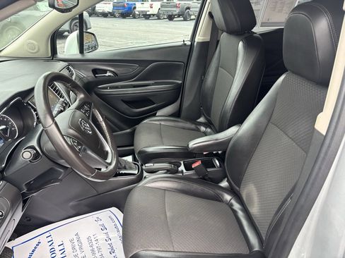 Used 2021 Buick Encore Preferred image 9