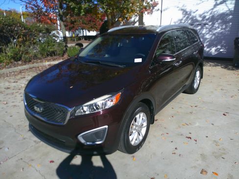 Used 2016 Kia Sorento LX image 5