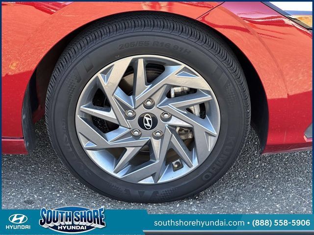 Certified 2024 Hyundai Elantra SEL FWD image 9