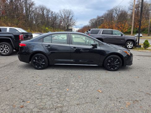 Used 2021 Toyota Corolla LE image 4