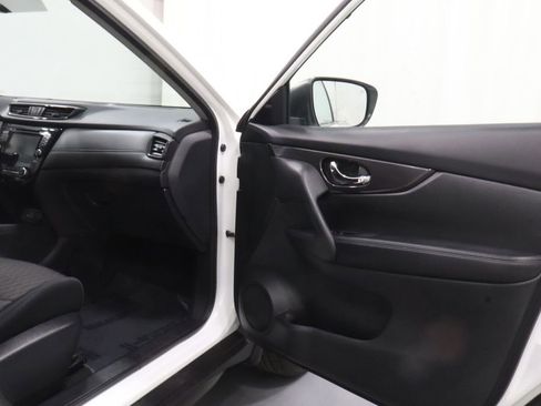 Used 2019 Nissan Rogue S FWD image 16