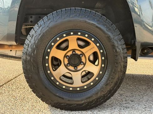 Used 2017 Chevrolet Colorado LT w/ Luxury Package, Chrome AWD/4WD image 24