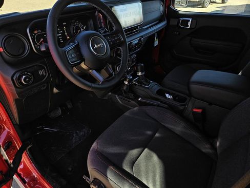 New 2025 Jeep Wrangler Unlimited Rubicon image 17