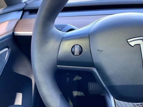 Used 2023 Tesla Model Y Long Range AWD/4WD image 22