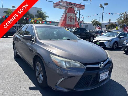 Used 2017 Toyota Camry SE FWD image 2