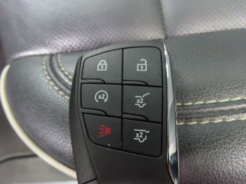 Used 2024 GMC Yukon XL SLT image 61