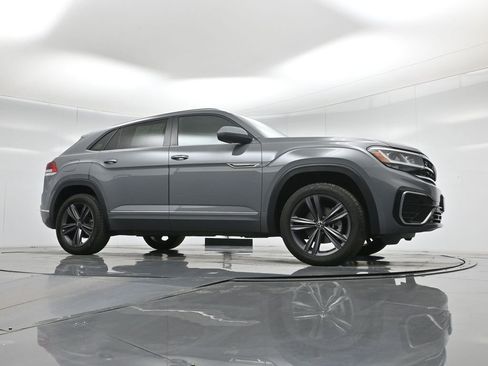 Used 2021 Volkswagen Atlas Cross Sport SE image 45