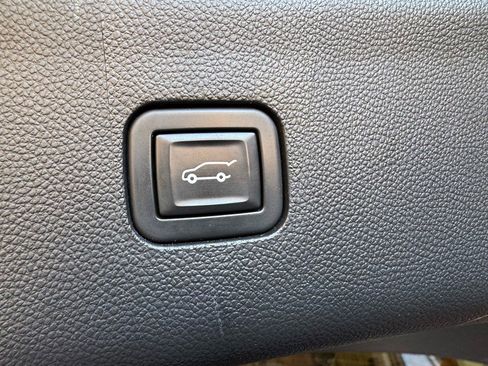 Used 2021 Buick Enclave Essence w/ Sport Touring Edition image 23