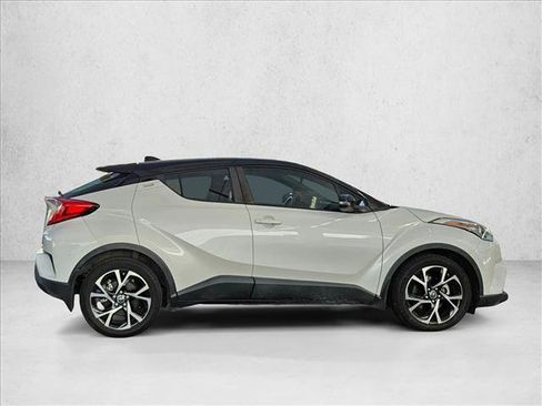 Used 2019 Toyota C-HR XLE image 4