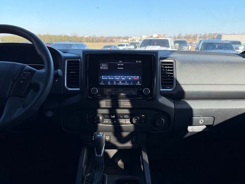 Used 2022 Nissan Frontier SV image 16