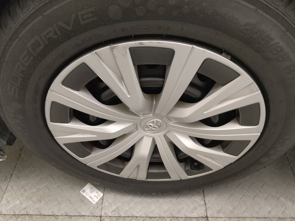 Used 2021 Toyota Camry LE FWD image 31