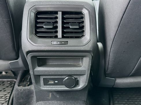 Used 2020 Volkswagen Tiguan SE image 16