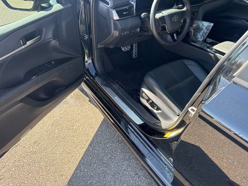 Used 2025 Toyota Camry XSE FWD image 8