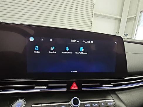 Used 2024 Hyundai Elantra SEL w/ Convenience Package image 18