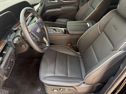 Certified 2024 Cadillac Escalade Premium Luxury w/ Performance Package AWD/4WD image 5