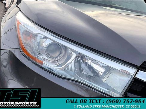 Used 2016 Toyota Highlander LE AWD/4WD image 29