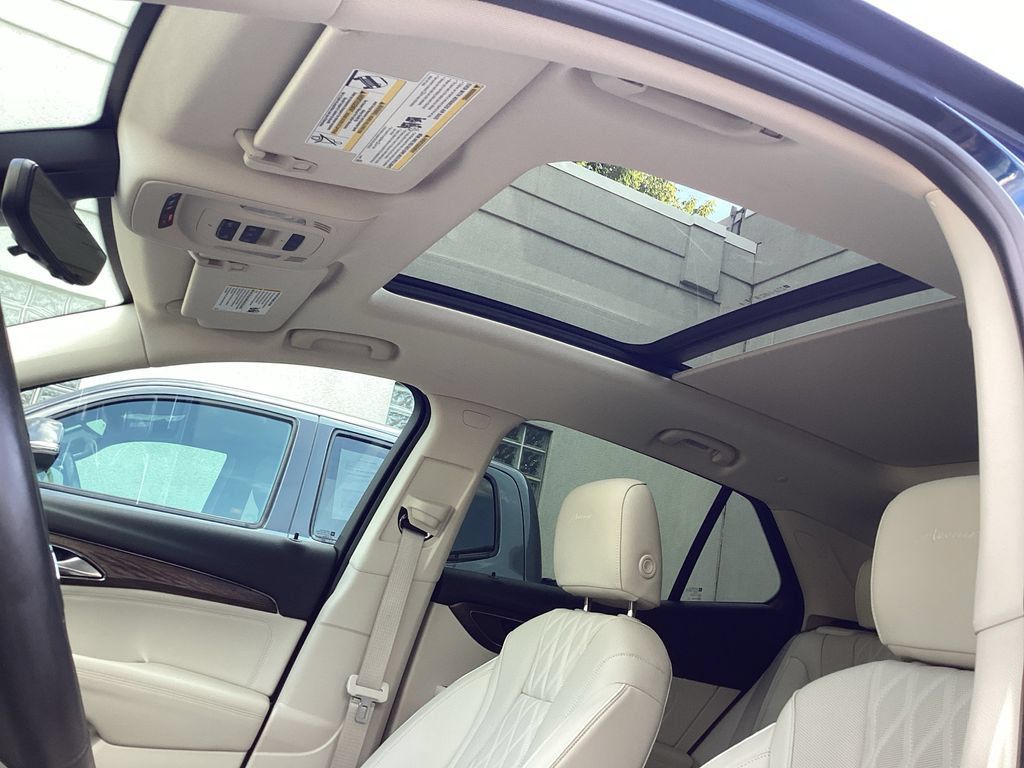 Used 2023 Buick Envision Avenir AWD/4WD image 21