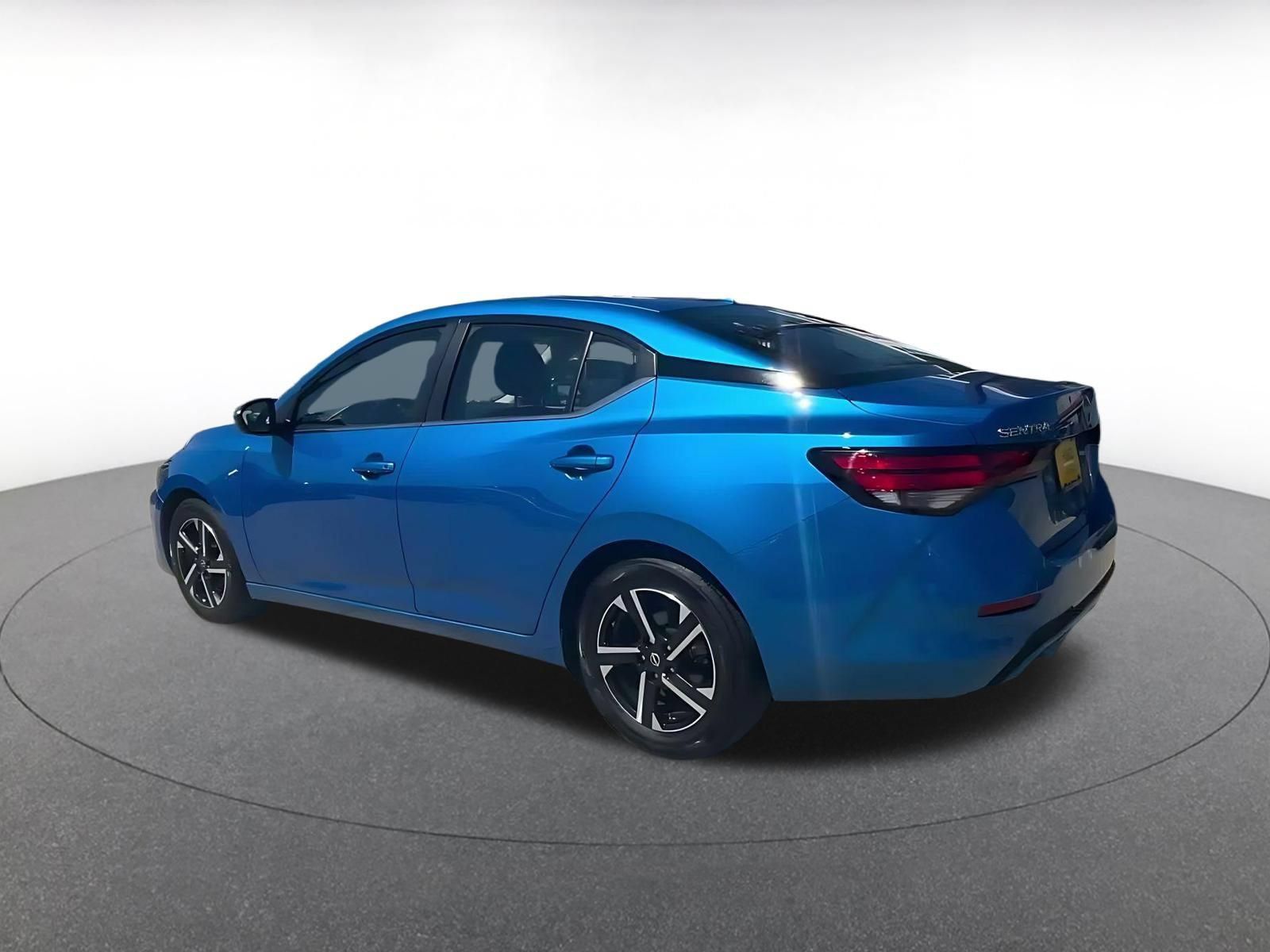 Used 2025 Nissan Sentra SV FWD image 9