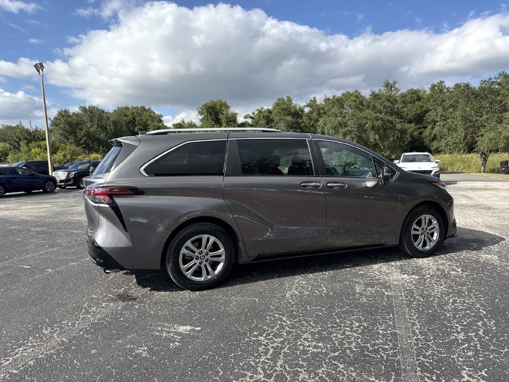Used 2023 Toyota Sienna Platinum AWD/4WD image 14