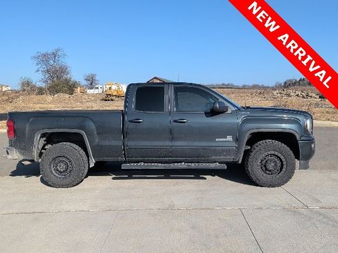 Used 2017 GMC Sierra 1500 Base image 2