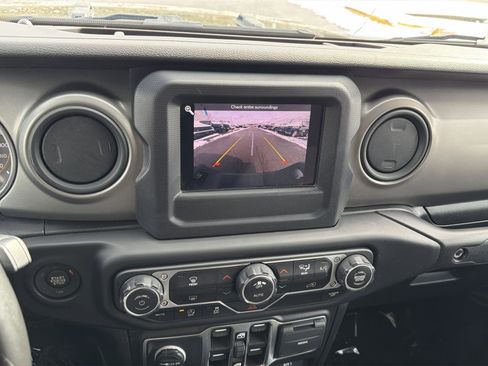 Used 2021 Jeep Gladiator Willys image 19