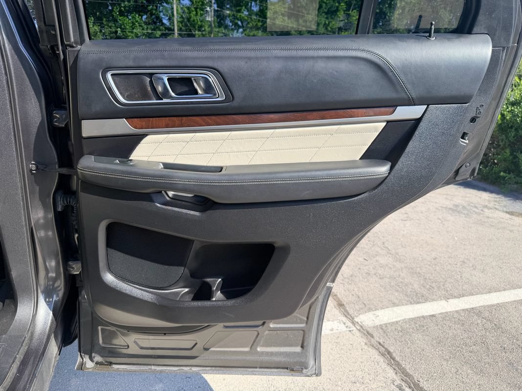 Used 2017 Ford Explorer Platinum AWD/4WD image 25
