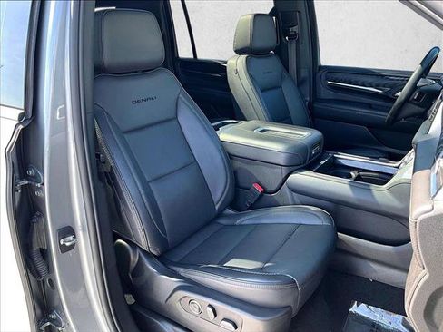 Used 2023 GMC Yukon XL Denali AWD/4WD image 9