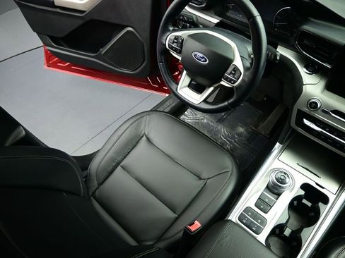 Used 2020 Ford Explorer XLT w/ Equipment Group 202A image 9