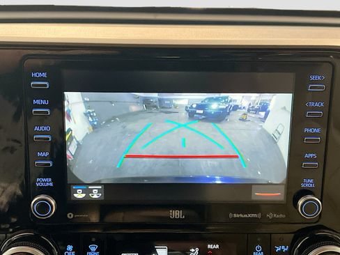 Used 2021 Toyota Highlander Limited FWD image 10
