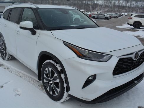 Used 2023 Toyota Highlander XLE image 4