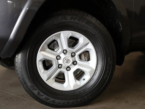 Used 2018 Toyota 4Runner SR5 Premium image 5