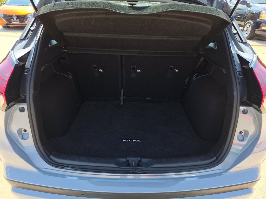 Certified 2023 Nissan Kicks SR w/ SR Premium Package FWD image 8