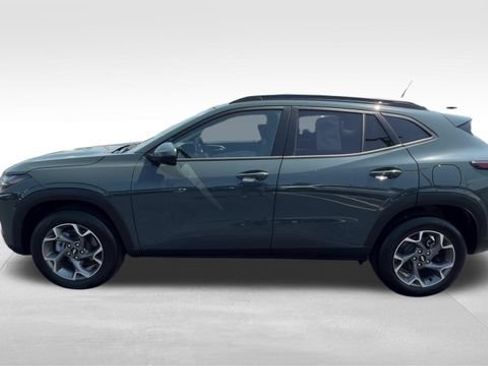 Certified 2026 Chevrolet Trax LT FWD image 3