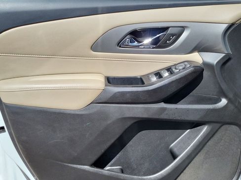 Used 2023 Chevrolet Traverse LS image 27