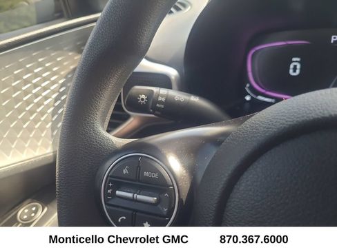 Used 2025 Kia Soul LX w/ LX Technology Package FWD image 19