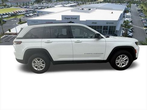 Certified 2025 Jeep Grand Cherokee Laredo image 4