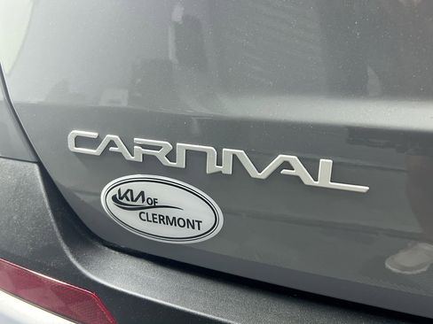 New 2026 Kia Carnival EX FWD image 4