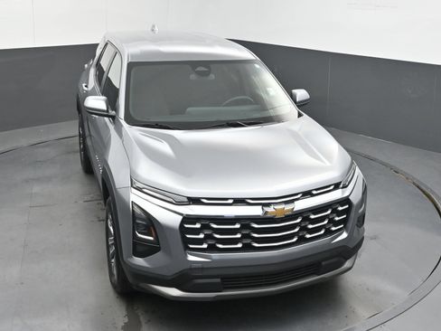 Used 2025 Chevrolet Equinox LT FWD image 33