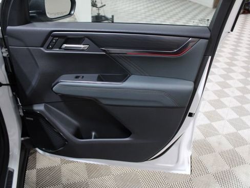 New 2025 GMC Acadia AT4 w/ Super Cruise Package image 41