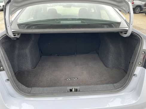 Used 2025 Nissan Versa SV image 30