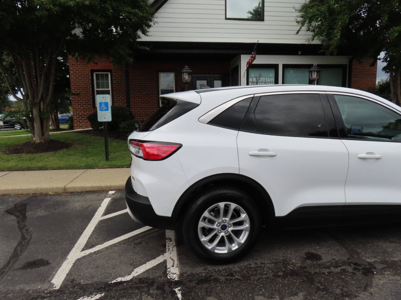 Used 2020 Ford Escape SE FWD image 7