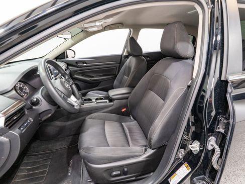 Used 2024 Nissan Altima 2.5 SV FWD image 15