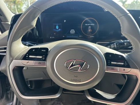 Used 2023 Hyundai Elantra SEL w/ Convenience Package image 17