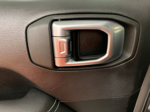 Used 2023 Jeep Gladiator Overland w/ LED Lighting Group image 30